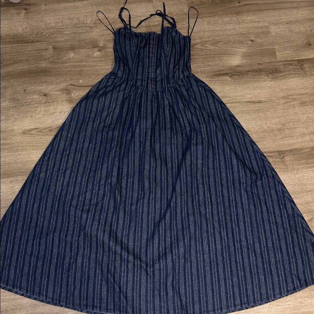 Moon River Strap Bow Detail Denim Midi Dress - Picture 13 of 15